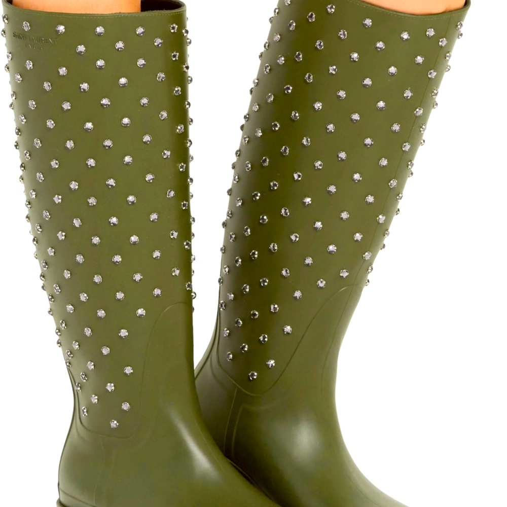 A crystal-embellished shaft seriously amps up a weather-ready rubber rain boot